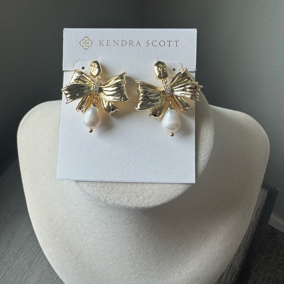 Kendra Scott Jewelry - Kendra Scott x LoveShackFancy Bow Earrings with Pearl Statement with Dustbag